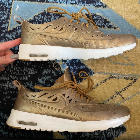 RARE Nike Gold Cut-out Air Max Thea Joli - Picture 2 of 10